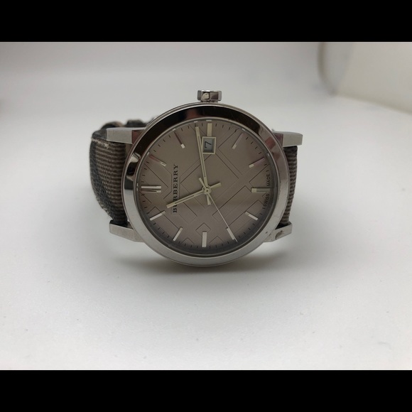 Burberry watch - Picture 1 of 4